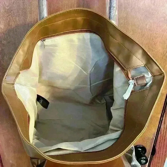 Bella Russo Tan Tote Bag with cosmetic bag - Picture 4 of 5